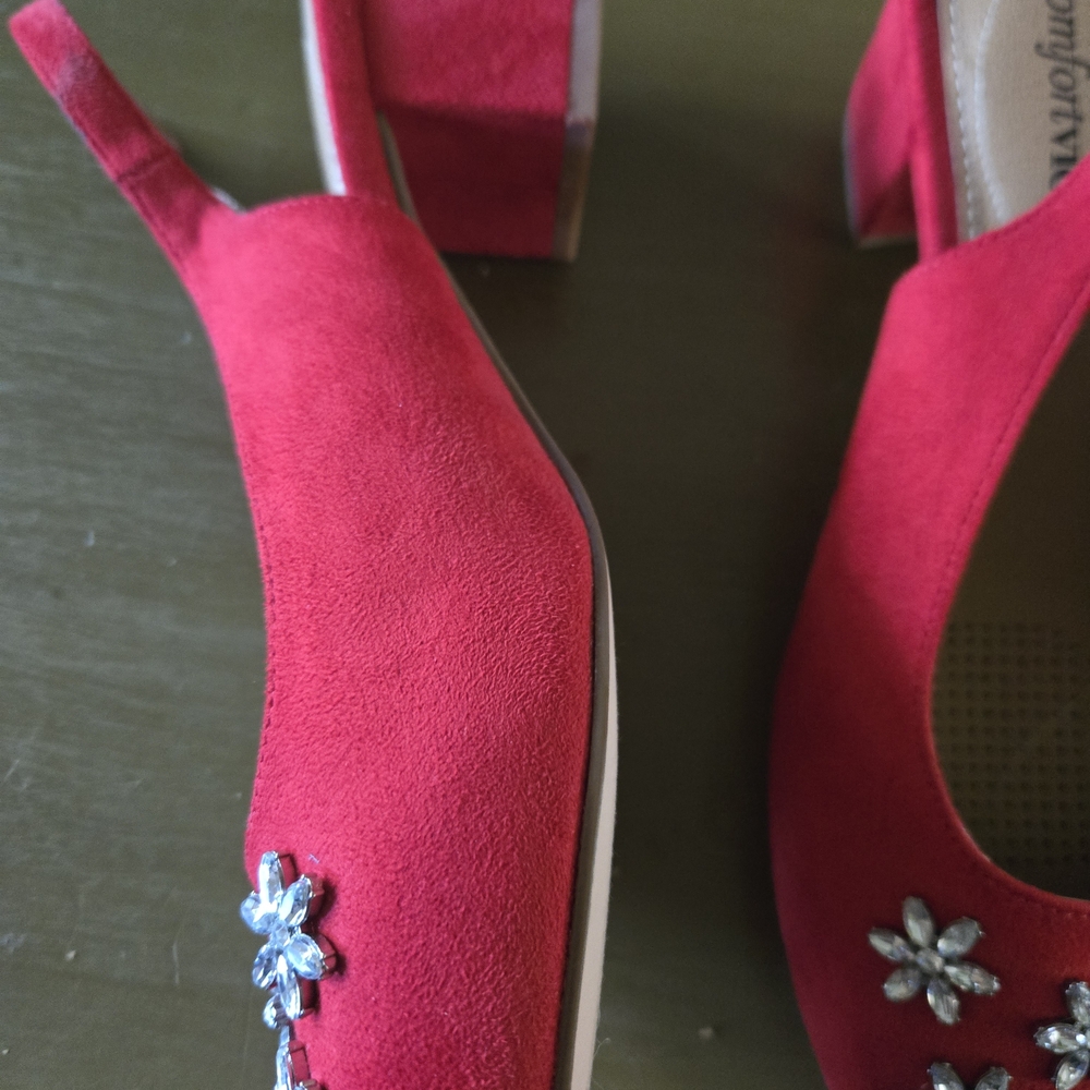Elegant Red Women's Shoes with Floral Accents